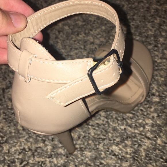 Anne Michelle Nude Heels - Picture 3 of 8